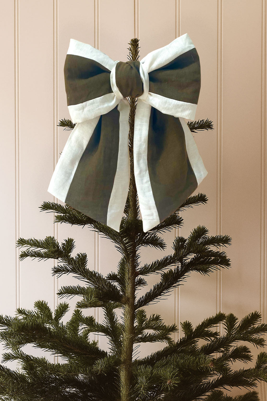 Quilted bow tree topper